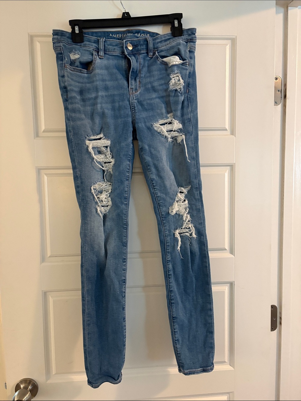 American Eagle Outfitters Women’s Light Blue Distressed Skinny Jeans